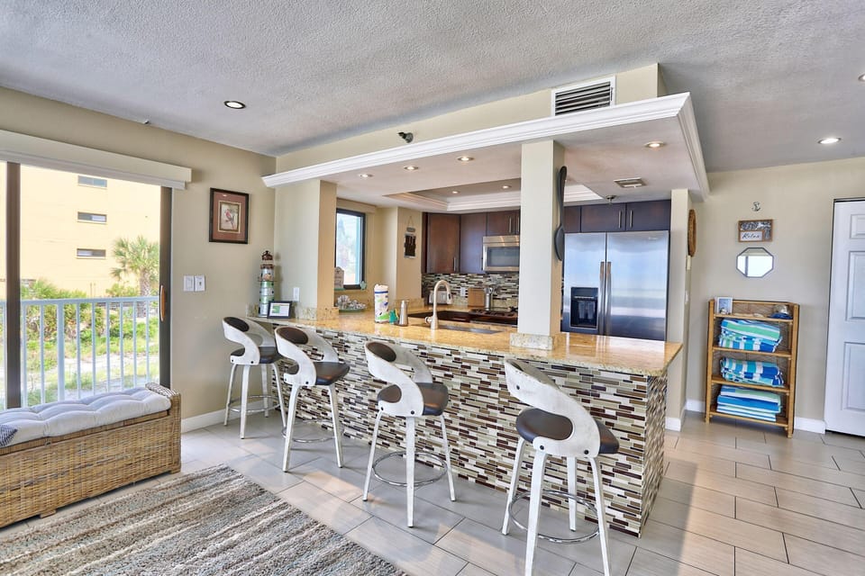Condo, Multiple Beds (Arena De Madeira 103 - Premier) | Private kitchen | Oven, toaster