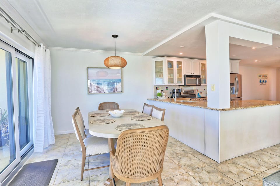 Condo, Multiple Beds (Land's End 9-301 Beach Front-Premier) | Dining