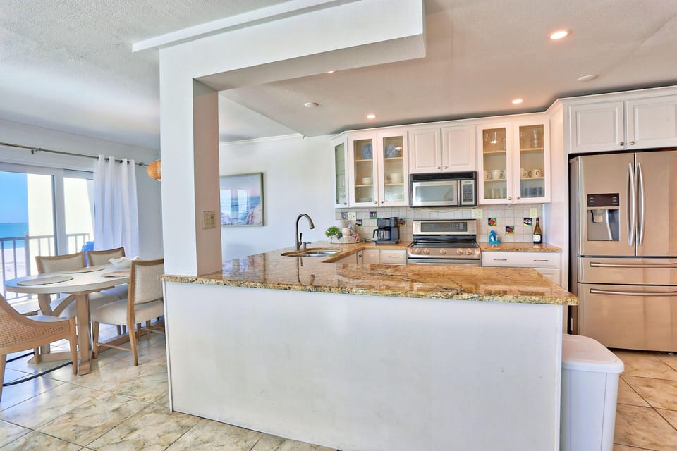 Condo, Multiple Beds (Land's End 9-301 Beach Front-Premier) | Private kitchen | Oven, toaster
