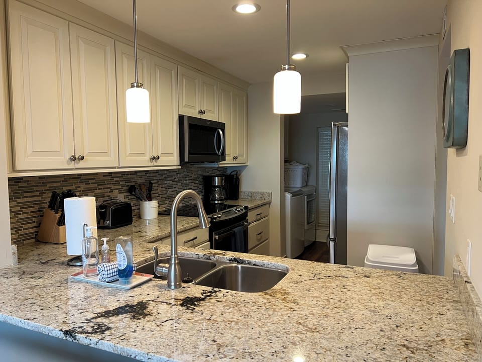 Kitchen & laundry area