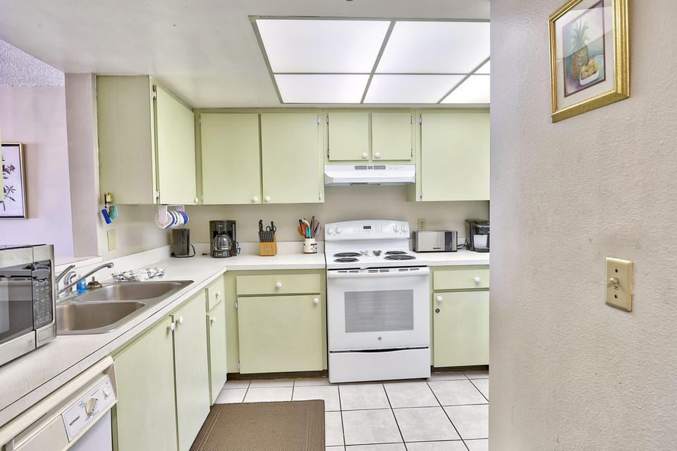 Condo, 2 Double Beds (La Coquina 102) | Private kitchen | Oven, toaster