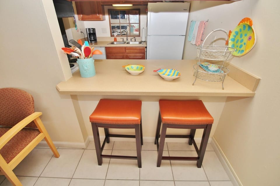 Condo, 1 King Bed with Sofa bed (Colony Beach Club 109) | Private kitchen | Oven, toaster