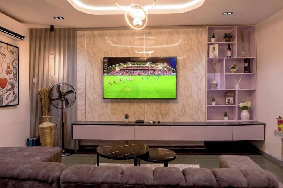 Economy Apartment, Balcony, City View | Living area