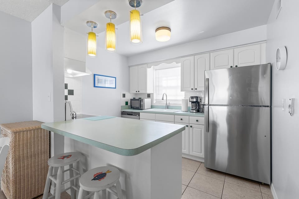Condo, Multiple Beds (Colony Beach Club 120) | Private kitchen | Oven, toaster