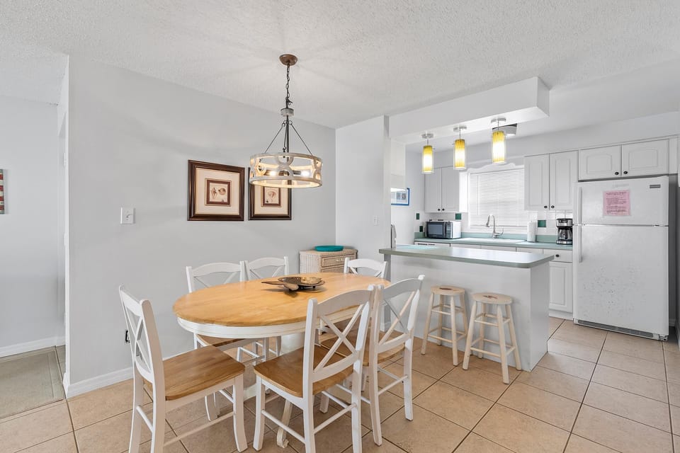 Condo, Multiple Beds (Colony Beach Club 120) | Dining
