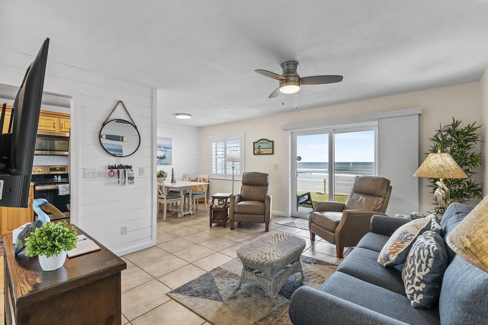 Condo, 1 King Bed with Sofa bed (Colony Beach Club 125) | Living area | TV