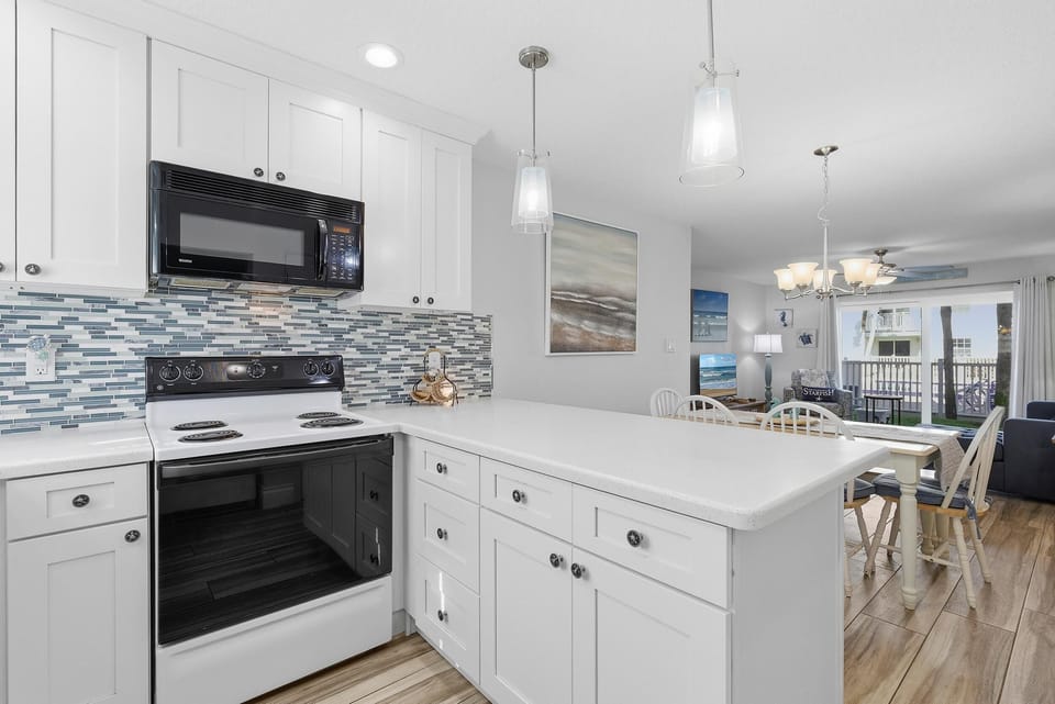Condo, Multiple Beds (Colony Beach Club 147) | Interior