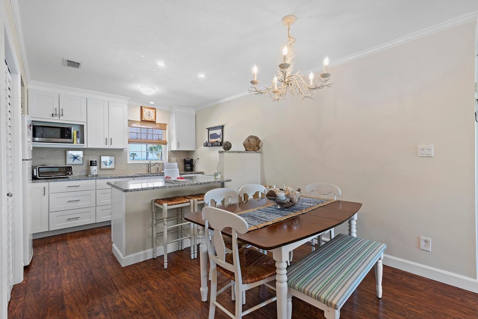 Condo, 1 King Bed (Colony Beach Club 204) | Dining