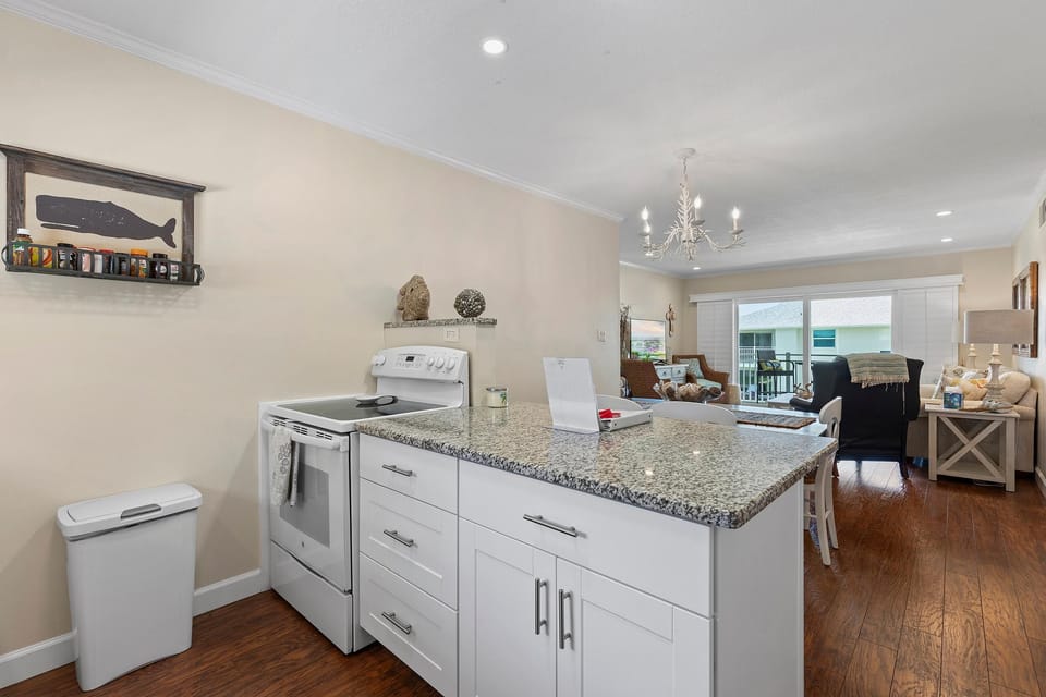 Condo, 1 King Bed (Colony Beach Club 204) | Interior
