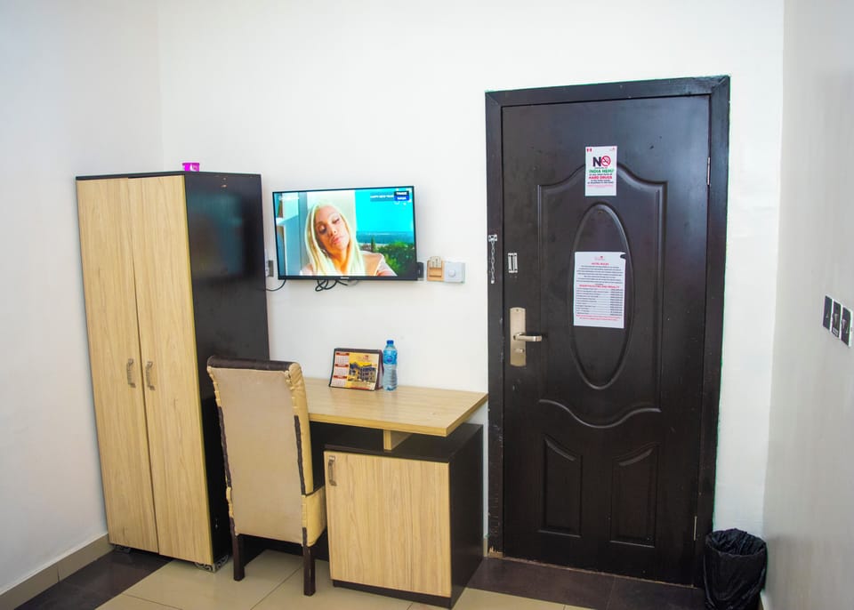 Classic Double Room | Desk, laptop workspace, free WiFi