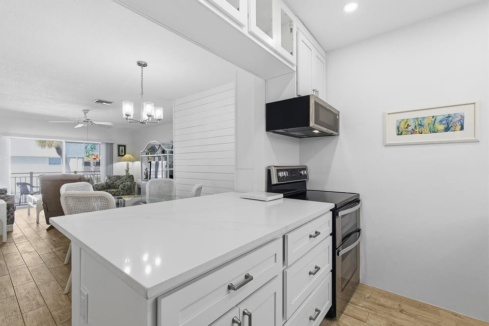 Condo, Multiple Beds (Colony Beach Club 220) | Private kitchen | Oven, coffee/tea maker, toaster, blender