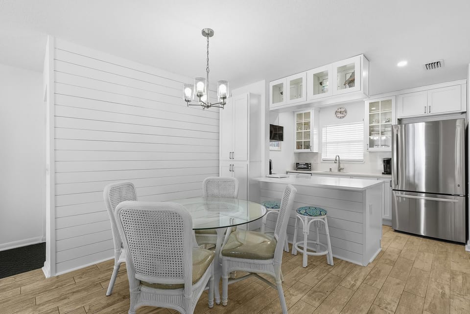 Condo, Multiple Beds (Colony Beach Club 220) | Dining