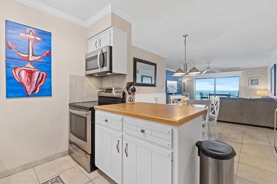Condo, 1 King Bed with Sofa bed (Colony Beach Club 224) | Private kitchen | Oven, toaster