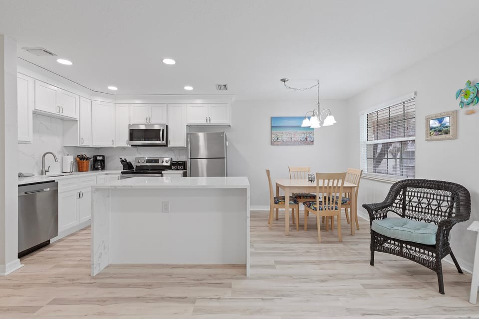 Condo, 1 King Bed with Sofa bed (Colony Beach Club 235) | Private kitchen | Oven, toaster