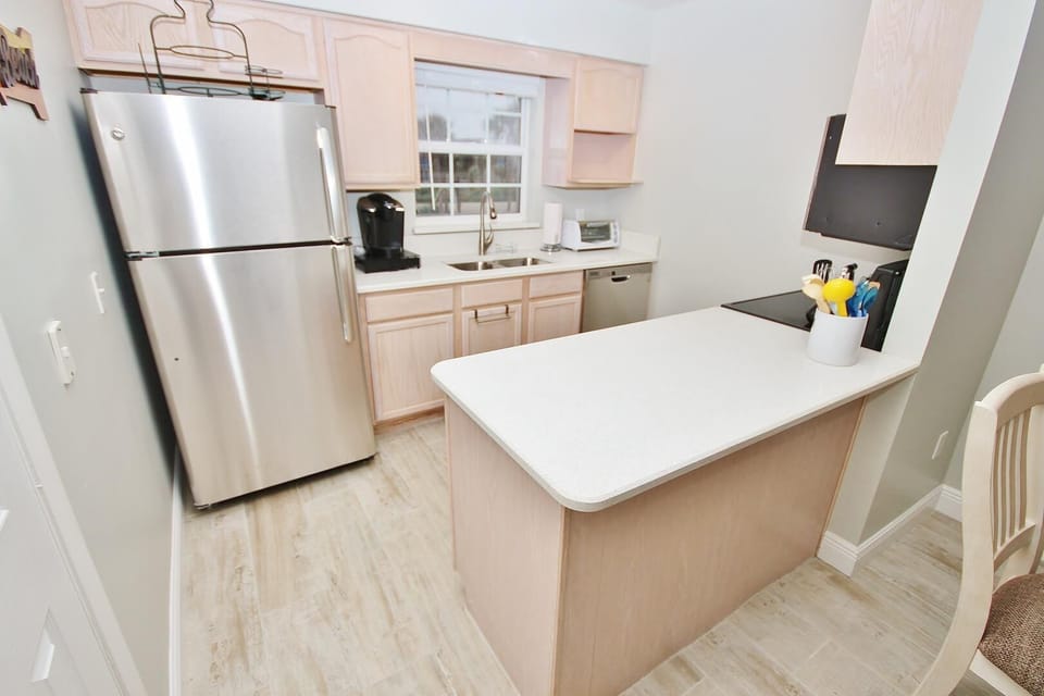 Condo, Multiple Beds (Colony Beach Club 241) | Private kitchen | Oven, toaster