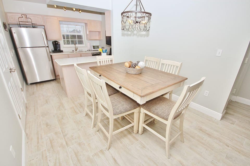 Condo, Multiple Beds (Colony Beach Club 241) | Dining