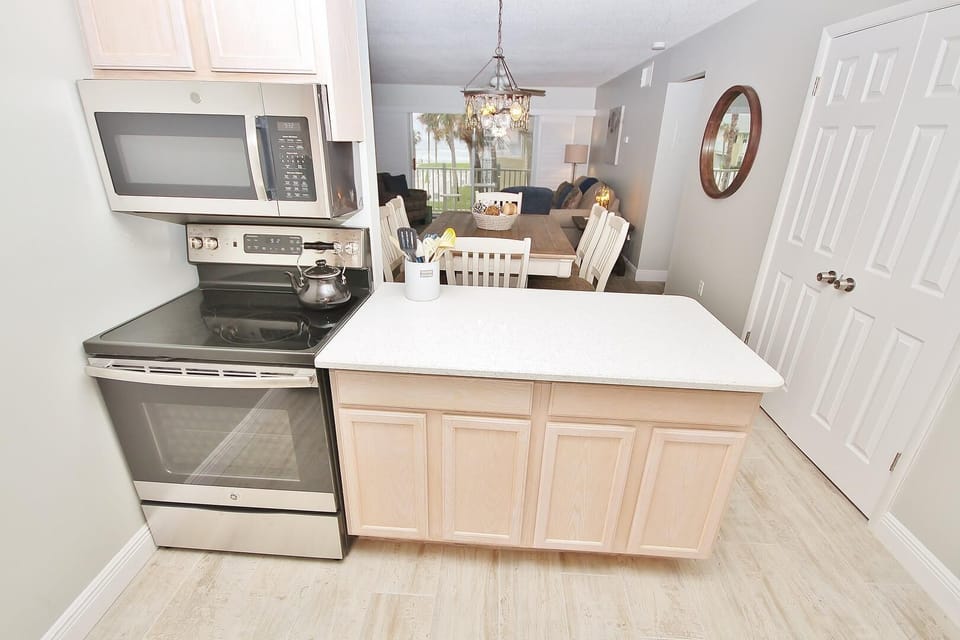 Condo, Multiple Beds (Colony Beach Club 241) | Private kitchen | Oven, toaster