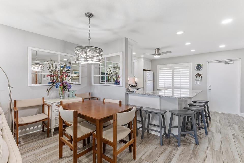 Condo, Multiple Beds (Chateau by the Sea 13C) | Dining