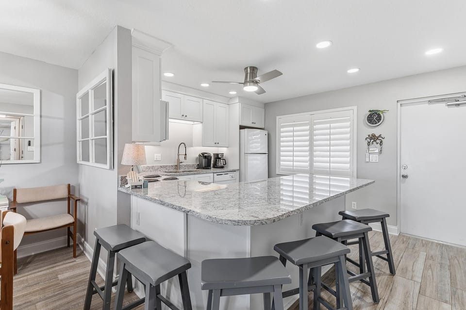 Condo, Multiple Beds (Chateau by the Sea 13C) | Private kitchen | Oven, toaster