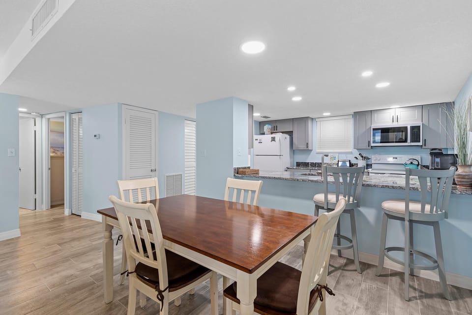 Condo, Multiple Beds (Coronado Towers 703) | Dining