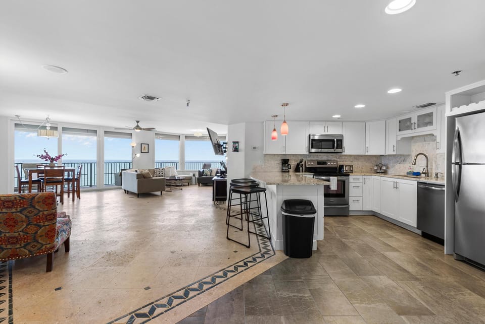 Condo, Multiple Beds (Ashley Penthouse 5) | Private kitchen | Oven, coffee/tea maker, toaster, blender