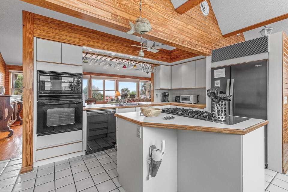 House, Multiple Beds (Decked Out House On Hill St) | Private kitchen | Oven, coffee/tea maker, toaster, blender