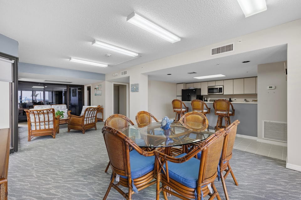 Condo, Multiple Beds (Ebb Tide 403) | Dining