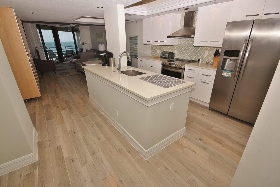 Condo, Multiple Beds (Ebb Tide 403) | Private kitchen | Oven, coffee/tea maker, toaster, blender