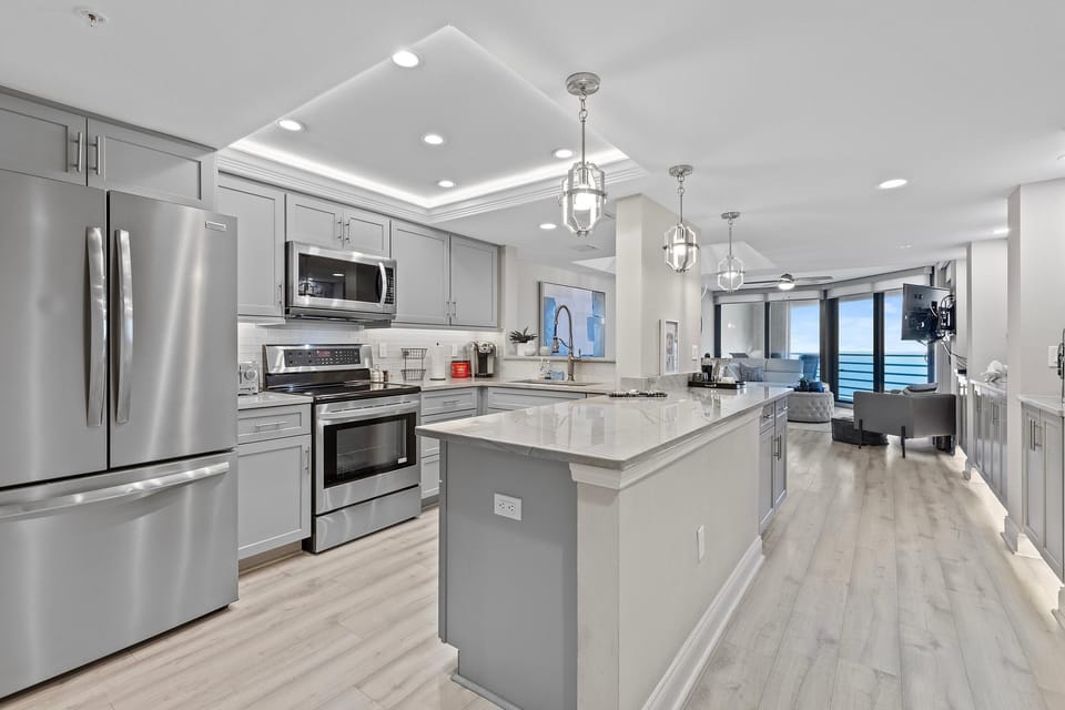 Condo, Multiple Beds (Ebb Tide 505) | Private kitchen | Oven, toaster