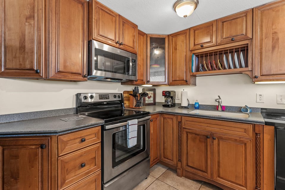 House, Multiple Beds (Grand Oasis) | Private kitchen | Oven, toaster