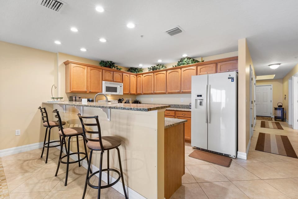 Condo, Multiple Beds (Malibu 803) | Private kitchen | Oven, coffee/tea maker, toaster, blender