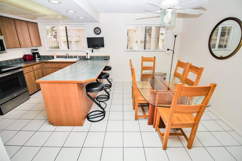 House, 1 Queen Bed with Sofa bed (Oceanside Village D2) | Private kitchen | Oven
