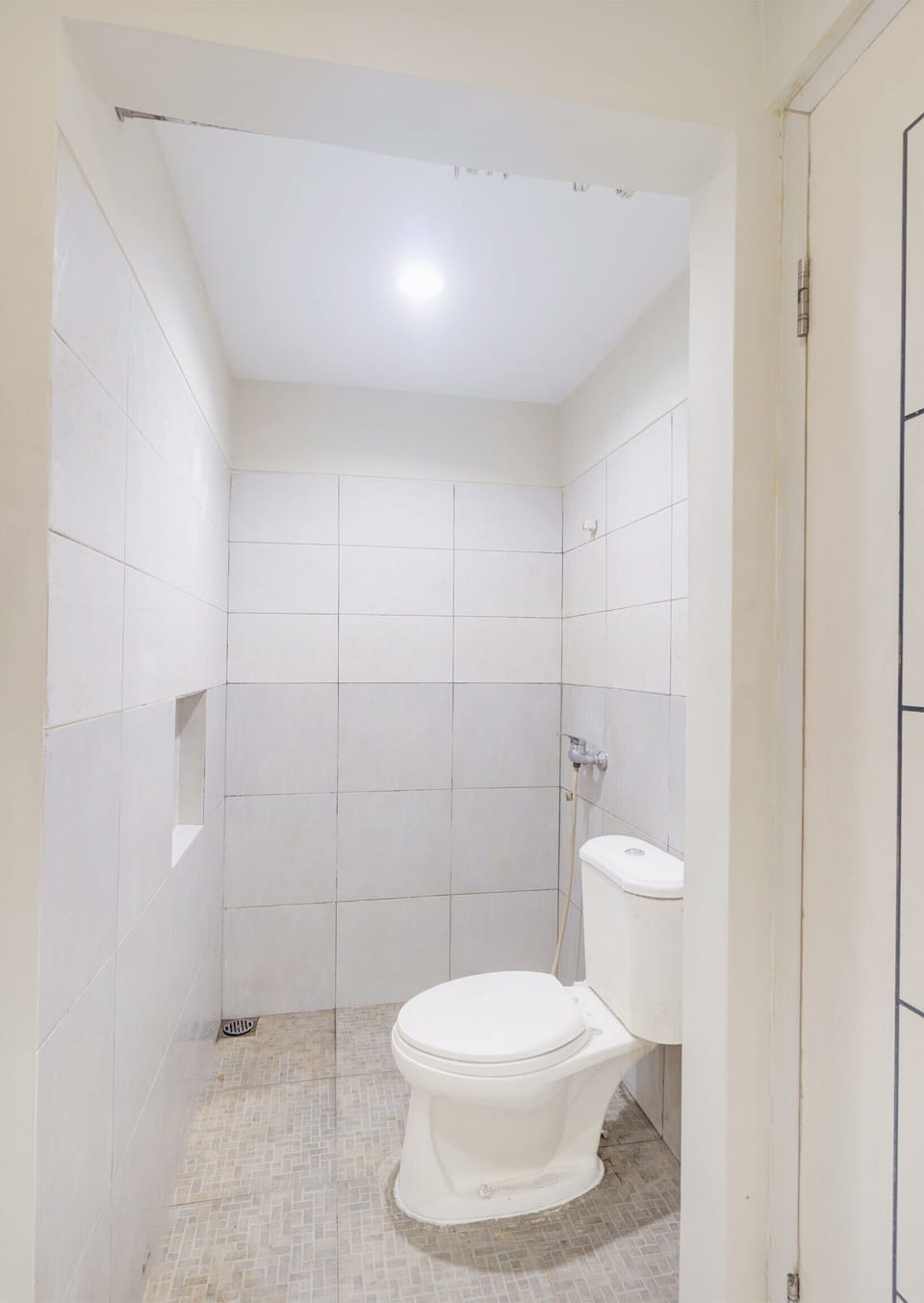 Deluxe Double Room | Bathroom | Shower, free toiletries, towels, soap