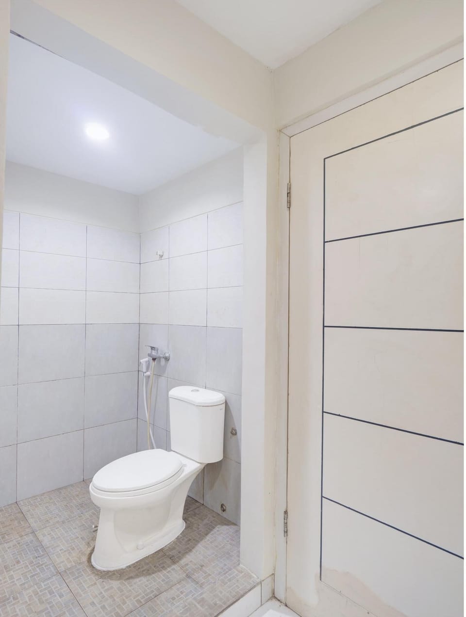 Deluxe Double Room | Bathroom | Shower, free toiletries, towels, soap