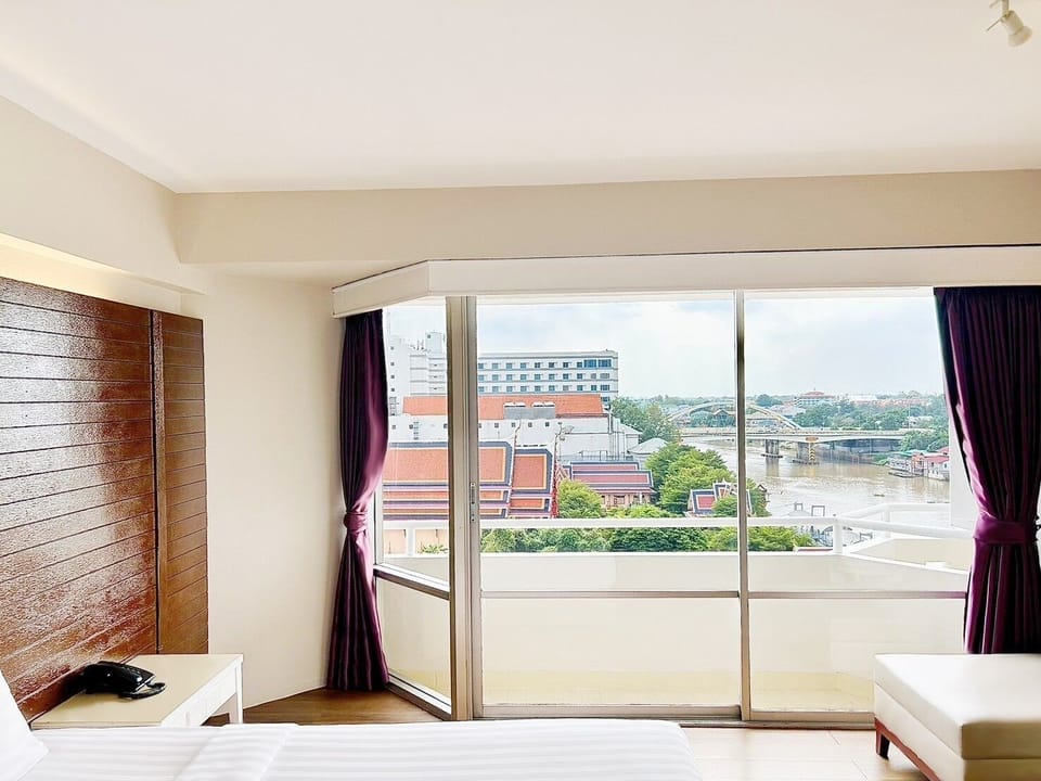 Deluxe King or Twin with River View | In-room safe, desk, rollaway beds