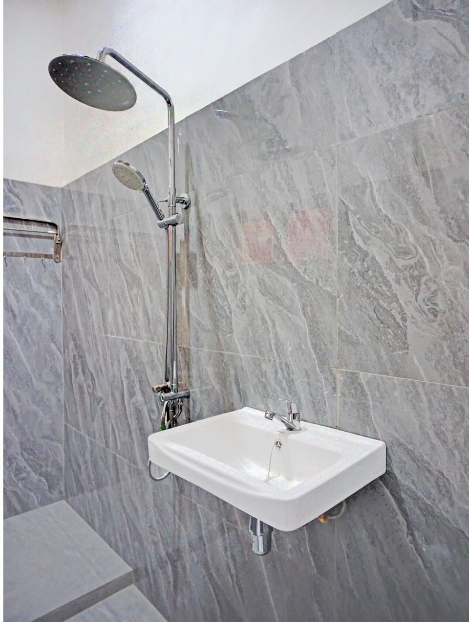 Shower, towels