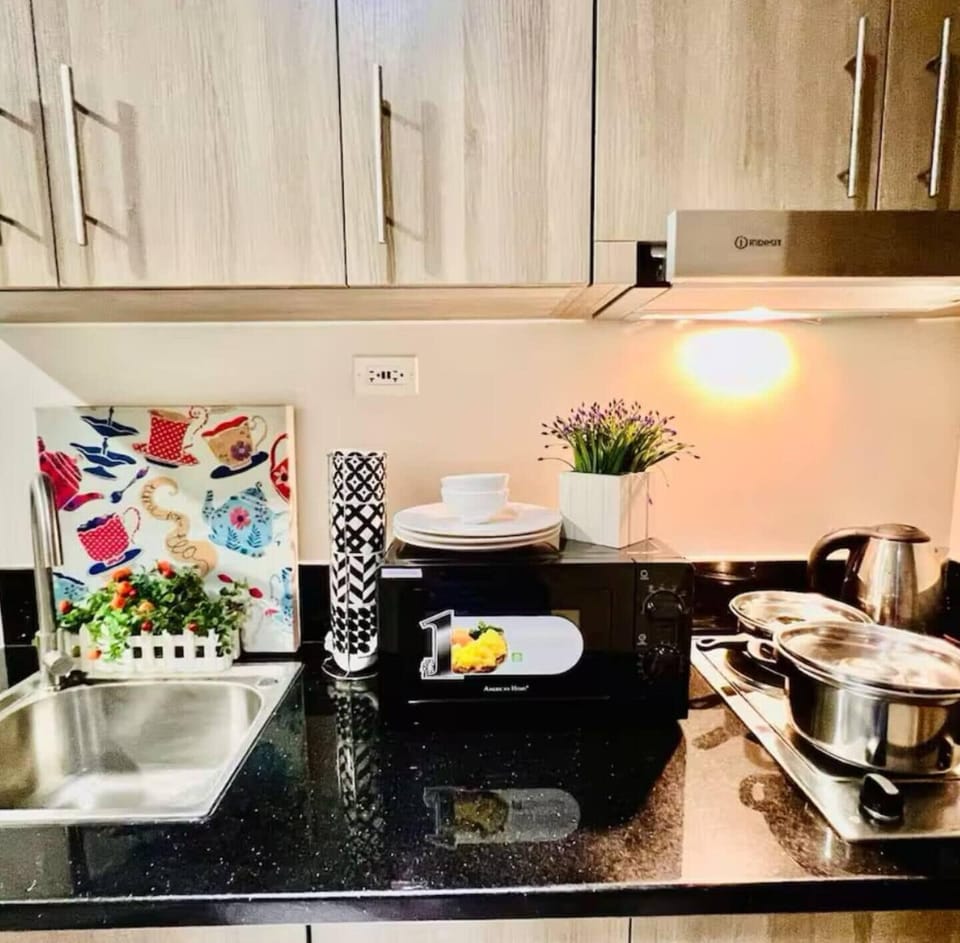 Room, City View | Private kitchen | Mini-fridge, stovetop, dishwasher, cookware/dishes/utensils