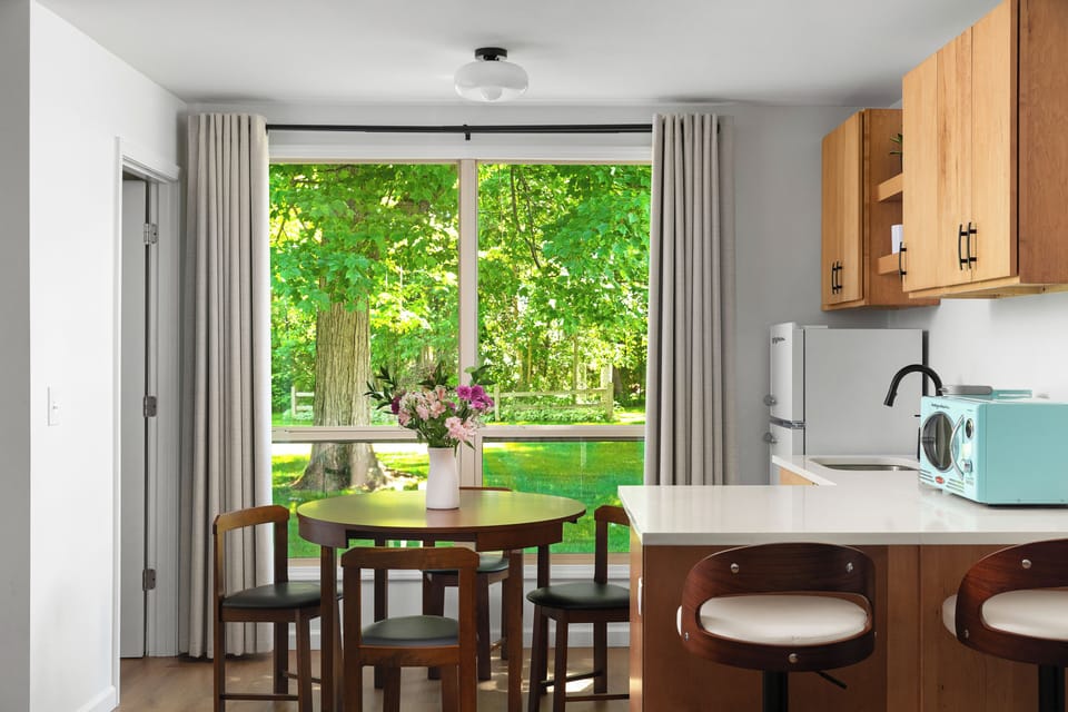 Double Queen Kitchenette | Private kitchen | Coffee/tea maker, toaster