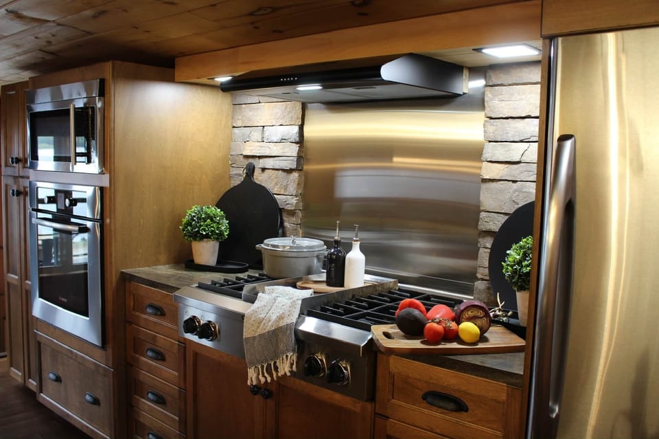 Full Main Kitchen in Cabin 1