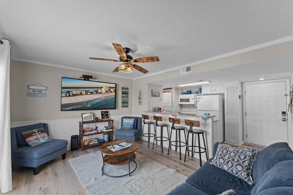 Stream your favorites or unwind after the beach with cable + Roku on a 75" big screen TV.