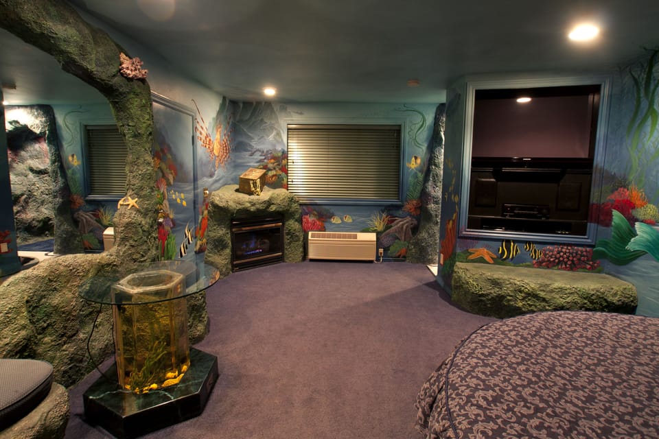 Suite, 1 King Bed (Sea Cave Suite) | Soundproofing, free WiFi, bed sheets