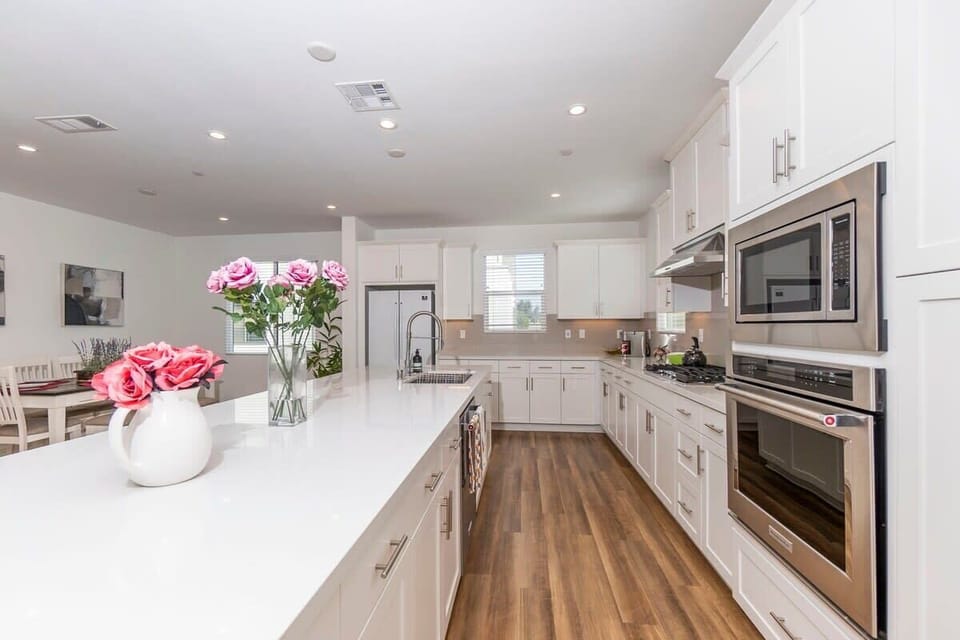 Townhome, 1 King Bed, Balcony, Garden View (148 B, Irvine) | Private kitchen | Coffee/tea maker