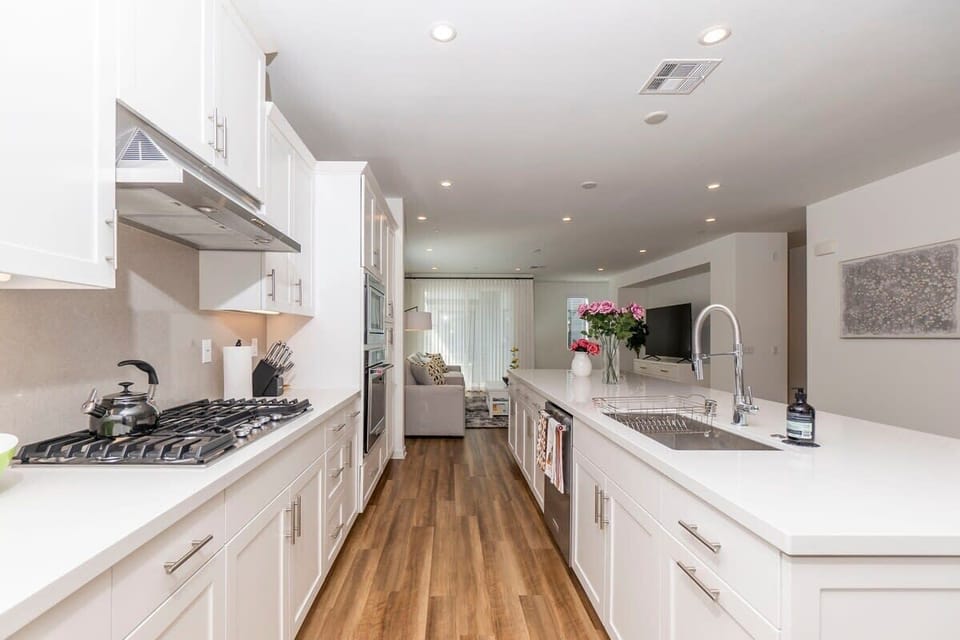 Townhome, 1 King Bed, Balcony, Garden View (148 B, Irvine) | Private kitchen | Coffee/tea maker