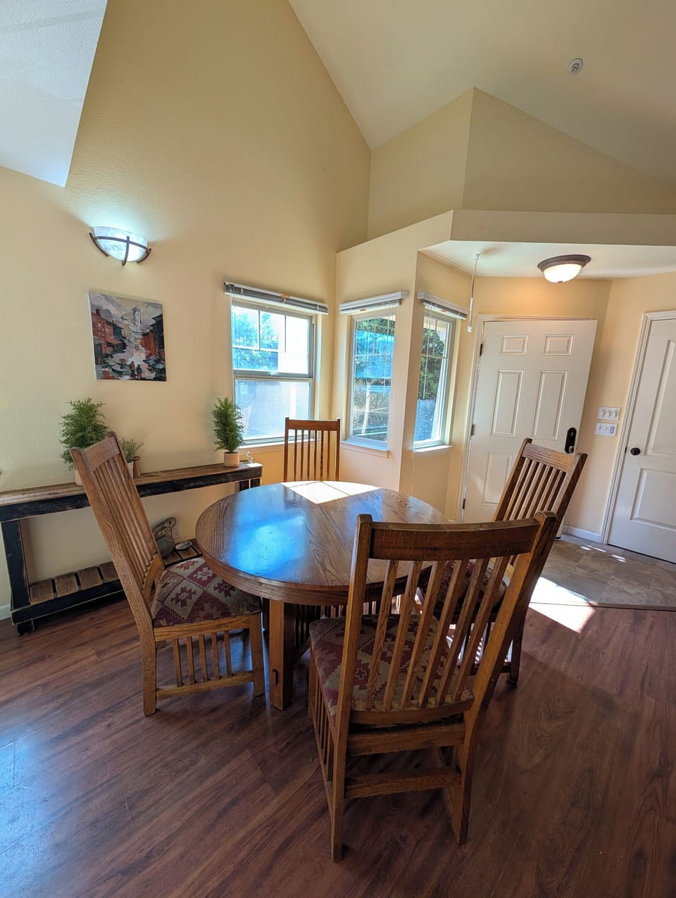Dining table for 4, with a leaf to increase size/seating