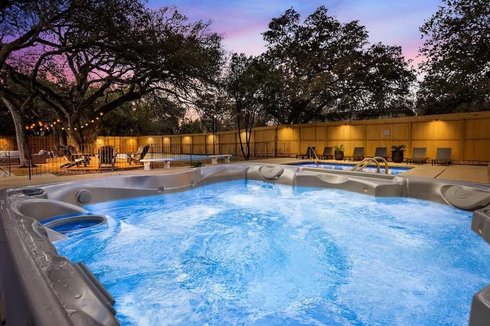 6 person hot tub with lounger and lights