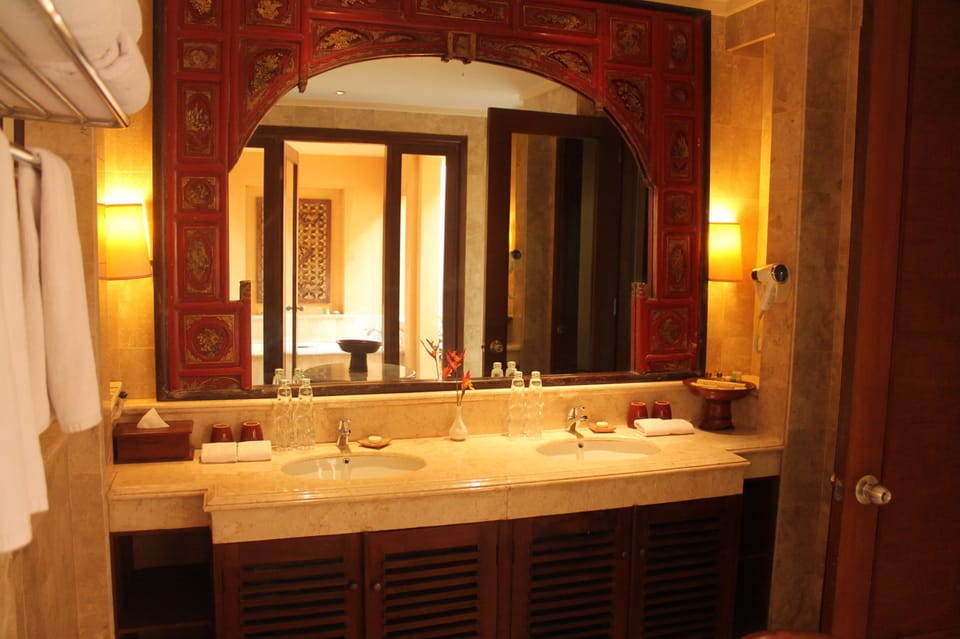 Suite | Bathroom sink