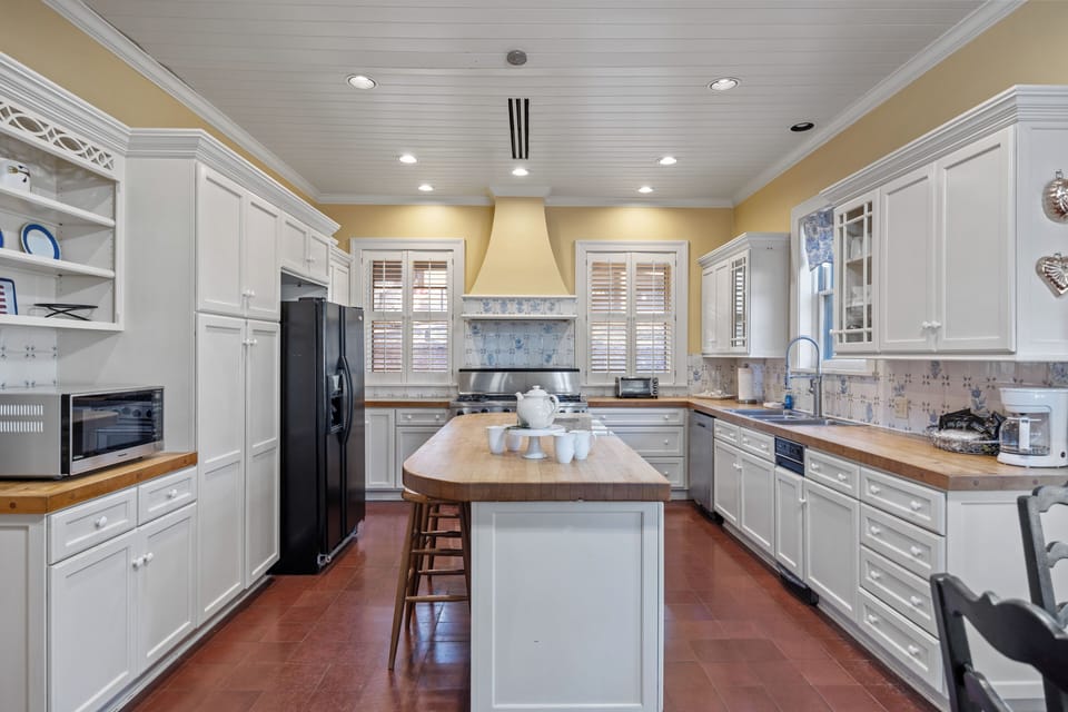 Grand House | Private kitchen | Microwave