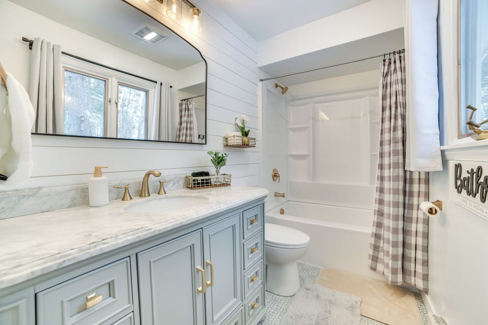 En-Suite Bathroom | Hair Dryer | 2nd Floor