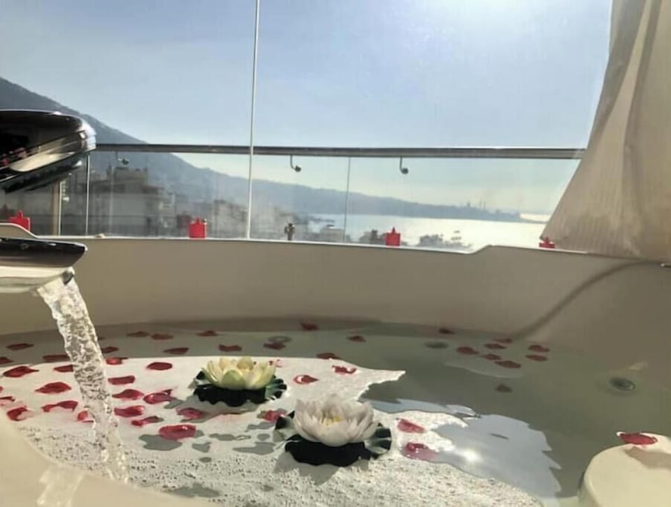 Indoor spa tub