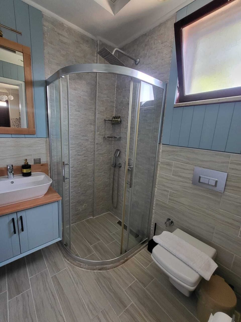 Family Apartment, 1 Bedroom | Bathroom | Shower, hair dryer, slippers, towels